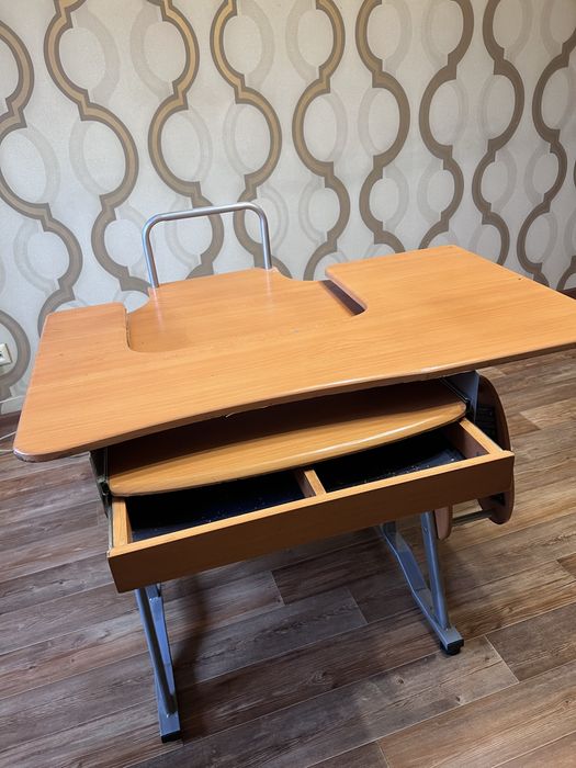 Стол компьютерный