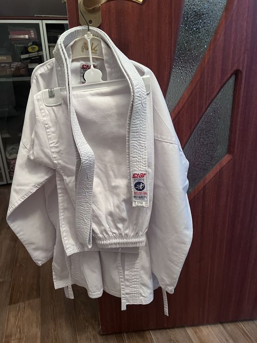 Продам кимано белого цвета , новая