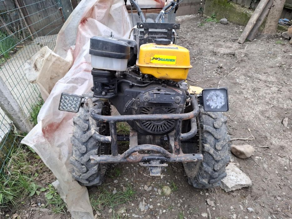 Vând momotocultor 18cp,cu plug+freza+remorcă