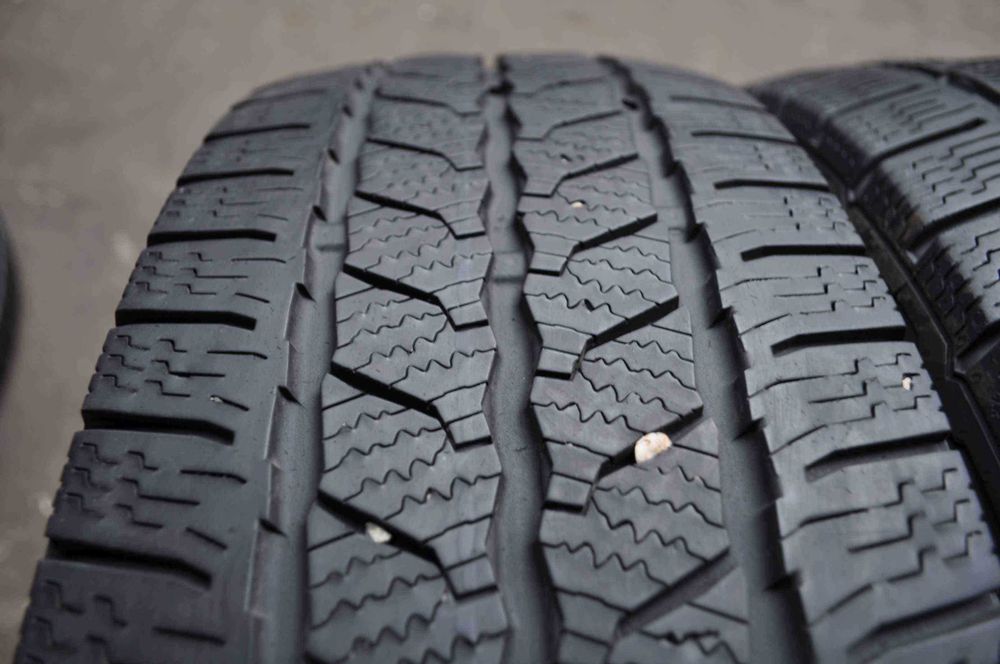 SET 4 Anvelope Iarna 215/60 R17C CONTINENTAL VanContact Winter