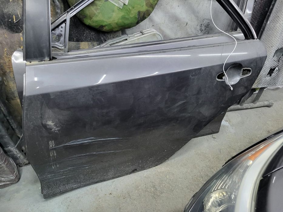 Камри 50 передний и задний дверь продам