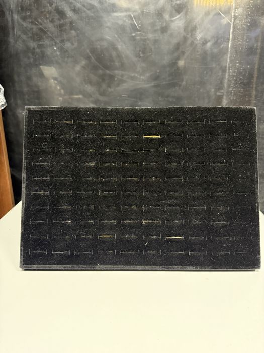 Бюстове и стойки за бижута