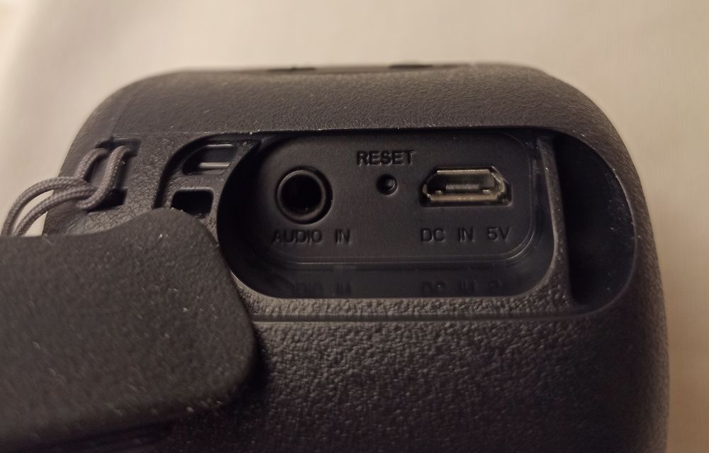 SONY - Boxă wireless portabilă / Radio digital FM+LW+MW ceas alarmă