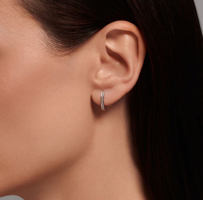 Серьги с бриллиантами.