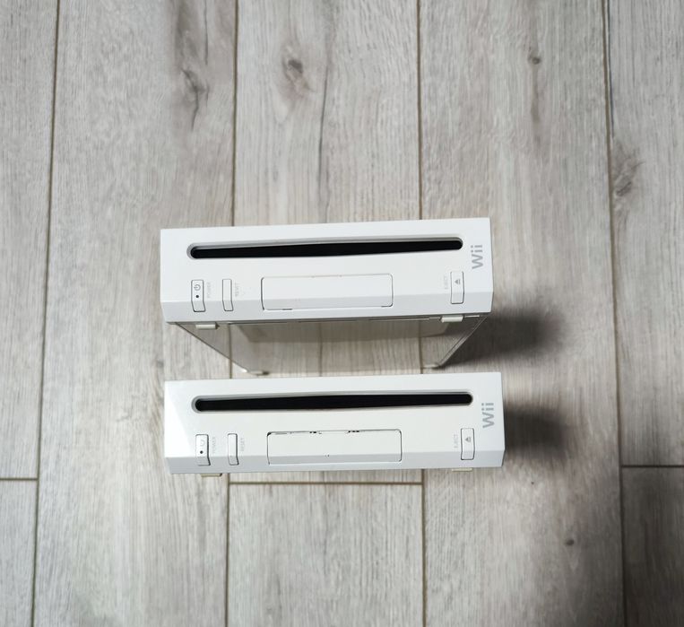 Nintendo Wii – 2 console fără accesorii, pentru piese sau reparație