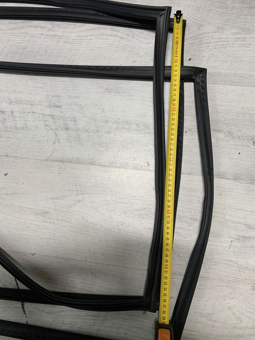 Garnitura vitrina 141 x 58 frigider bauturi burduf dulap masa rece nou