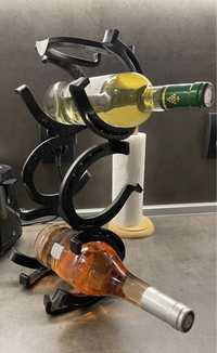 Ръчно изработена стойка за вино.