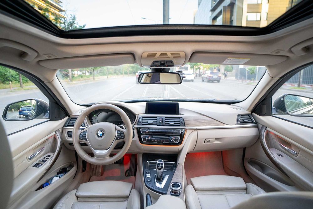 BMW F30 320d – piele crem, 184 cp, ceasuri digitale, trapa, carplay