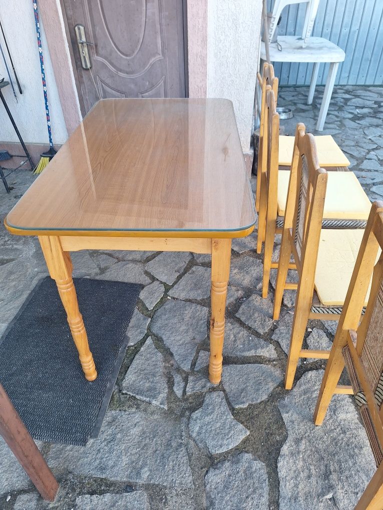 Masă lemn cu sticla protecție