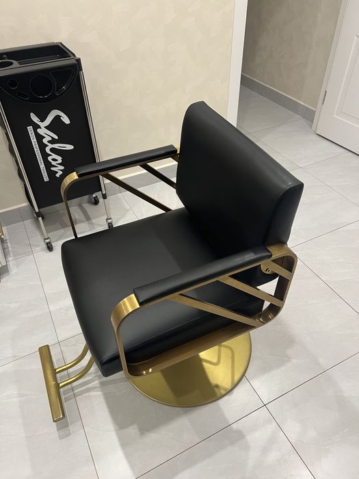 Парикмахерское кресло
