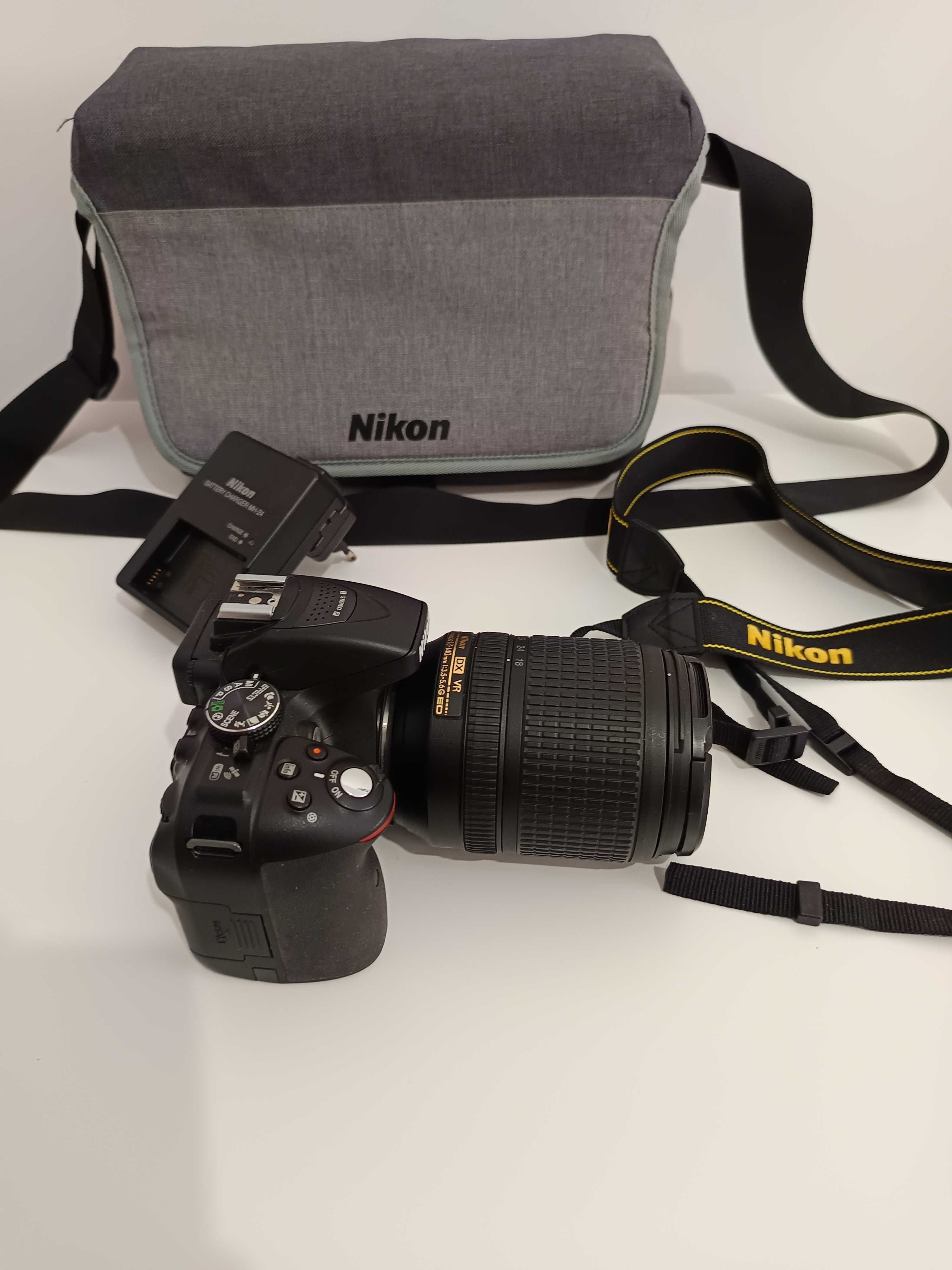 Aparat foto DSLR NIKON D5300 cu obiectiv 18-140 mm