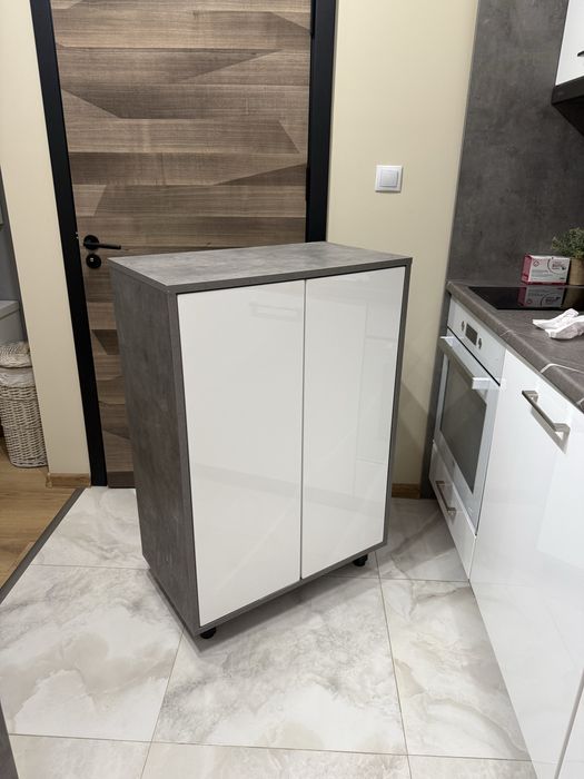 Чисто нов шкаф за обувки