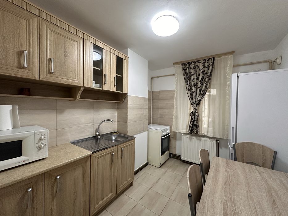 Închiriez apartament cu 2 camere în Râșnov