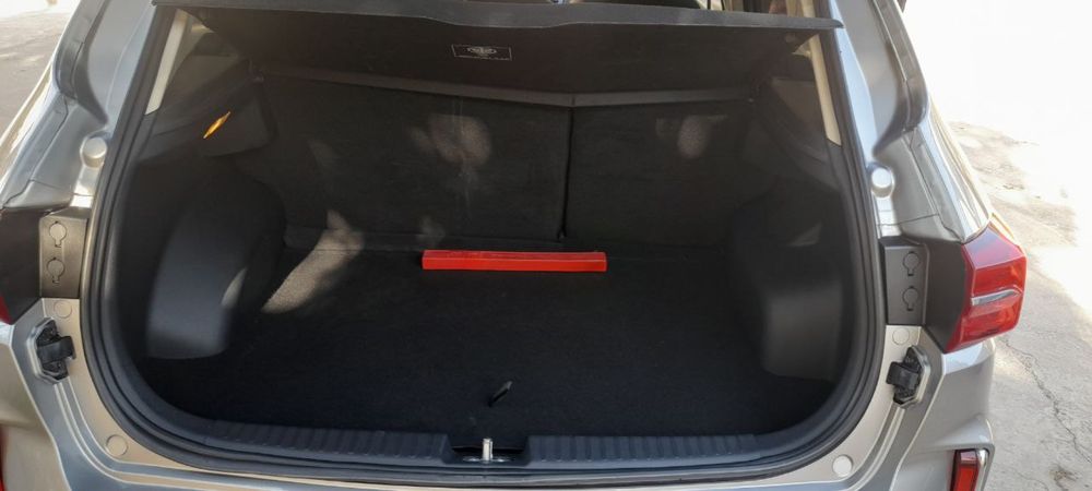 Betune T 33 avtomobil stalnoy shampan rangliy