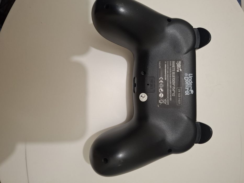 Vând maneta ps4 70  lei