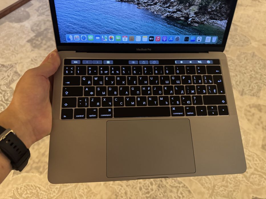 MacBook Pro 2016 touhbar 256гб в ИДЕАЛЬНОМ состоянии цикл 447