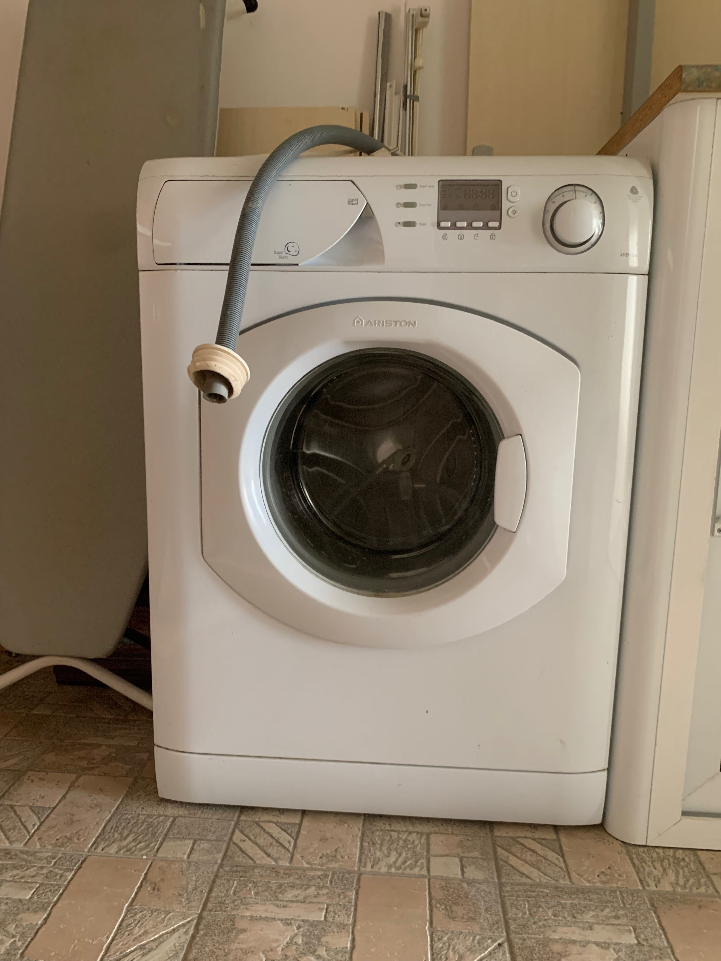 Продавам пералня Ariston Super Silen