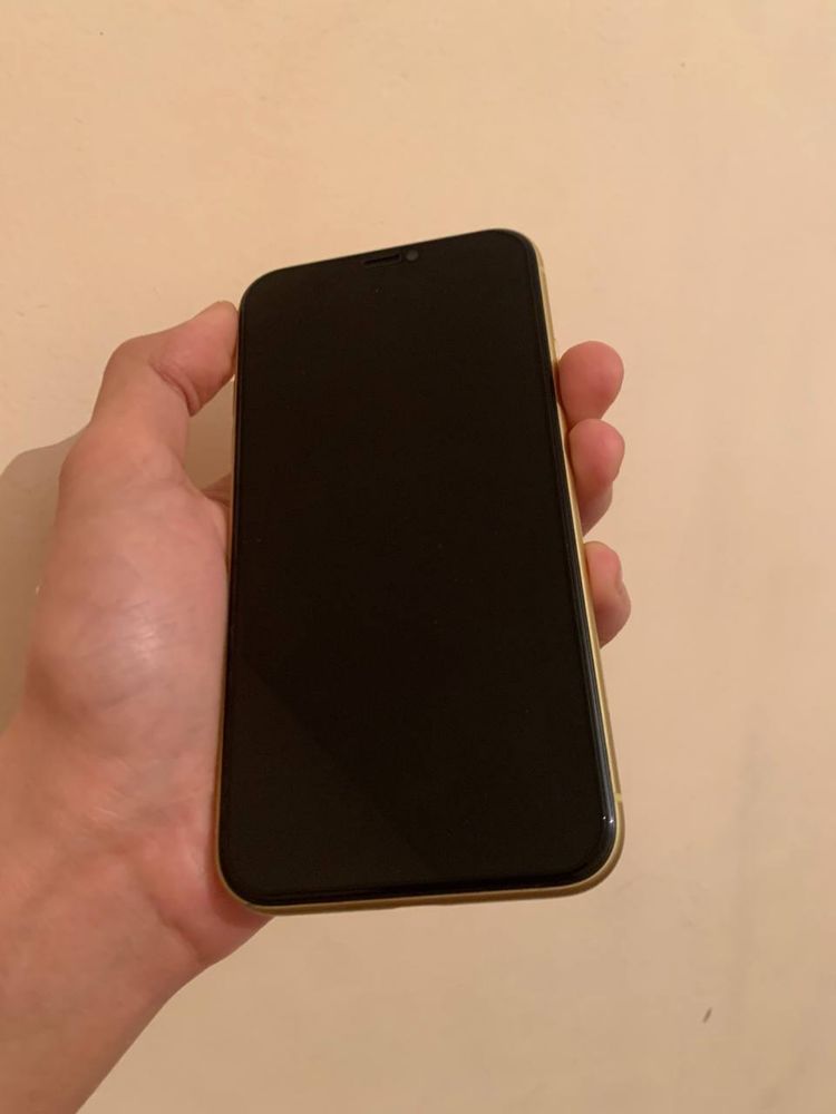 Iphone XR yangide xolati emkost 81% telda daji trnalgan joyi yo