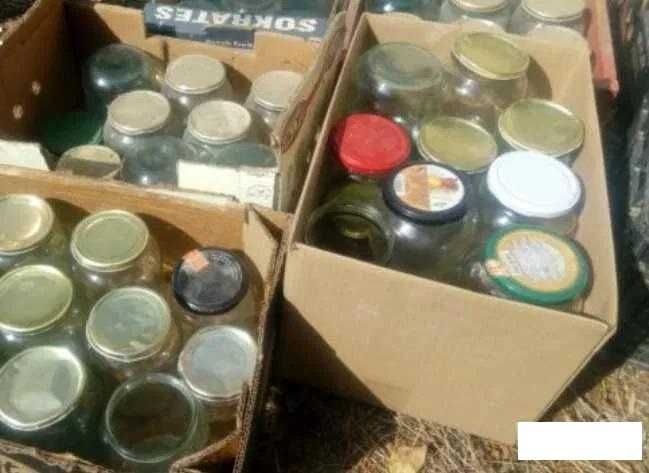 продавам   буркани малки и големи с винт 400-720 мл