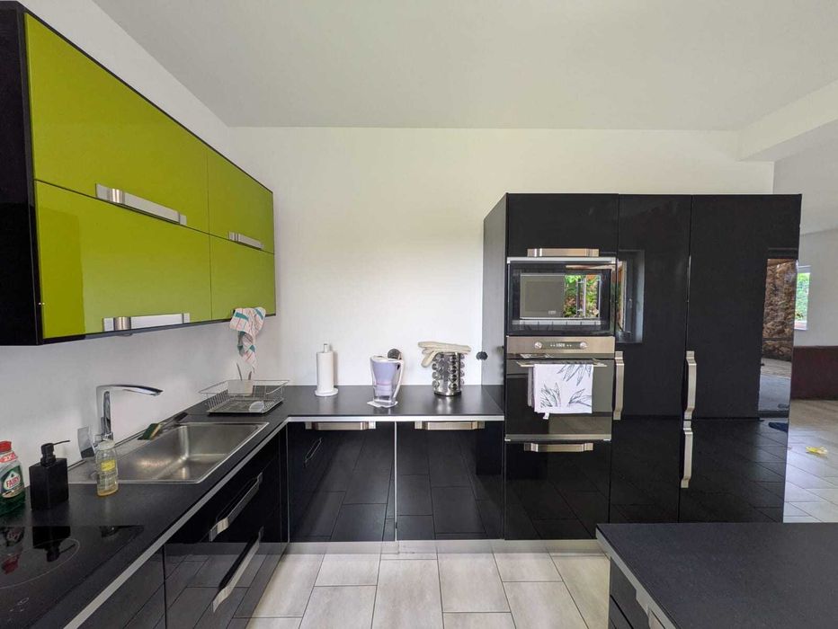 Mobila de bucatarie moderna, de calitate, negru/verde cu electocasnice