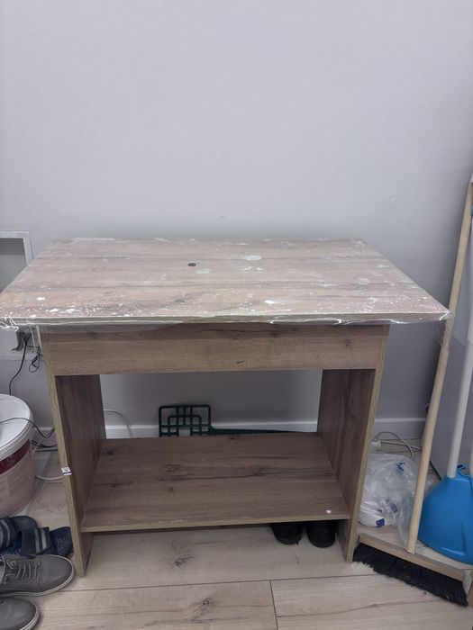 Стол письменный небольшой