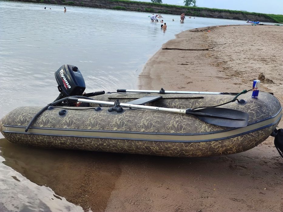 Продам лодку с мотором