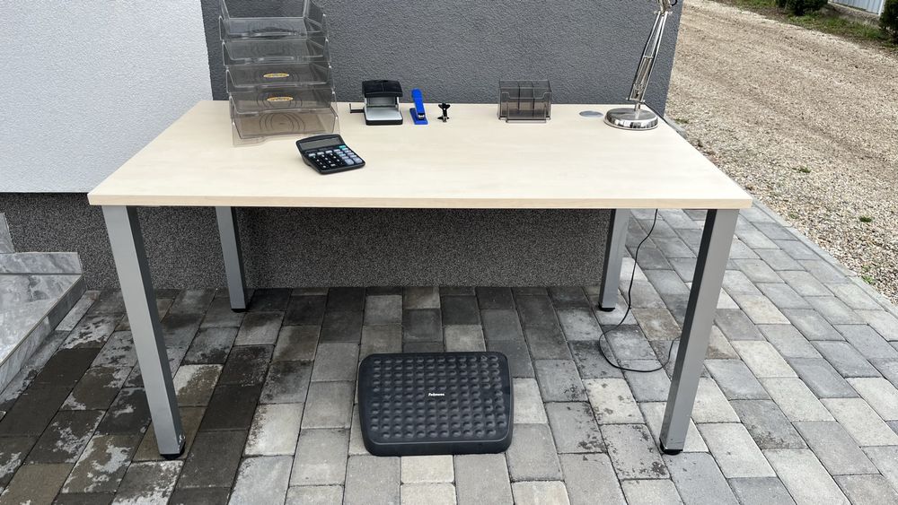 Birou , masa Steelcase 140x80 cm cu accesorii