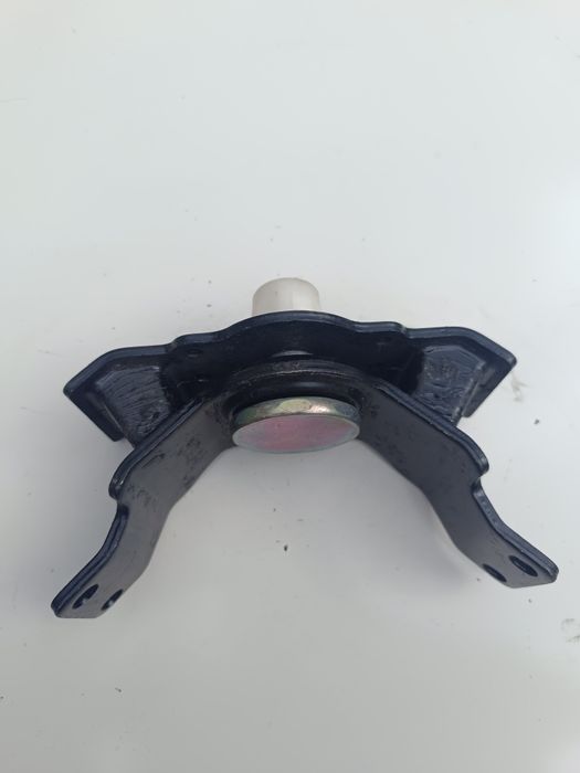 Подушка АКПП Toyota Land Cruiser Prado 120,150 KDJ