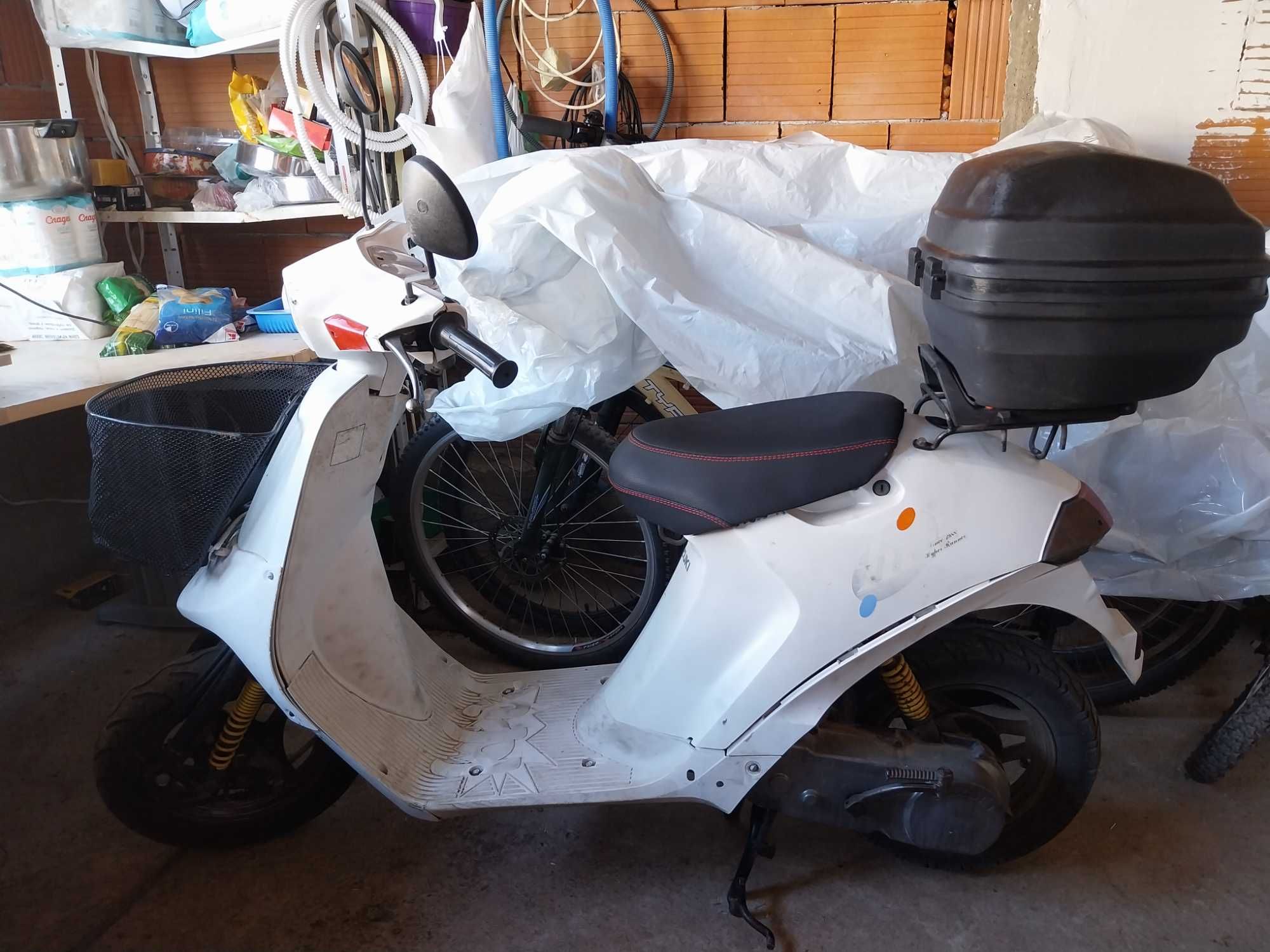 Скутер Suzuki Hi 50