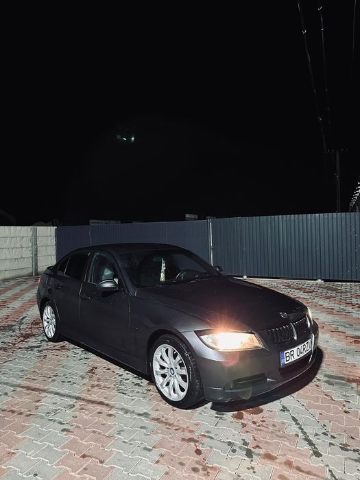 Vând BMW 320 i 150 de cai