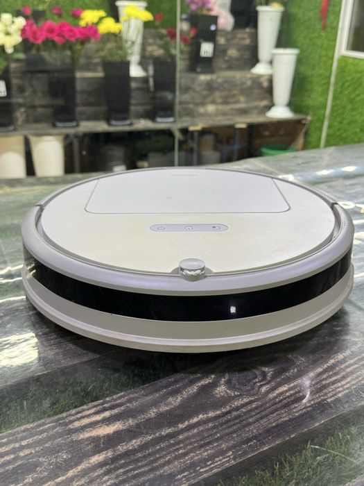Два робот пылесоса Viomi Cleaning Robot и Robotic Vacuum Cleaner