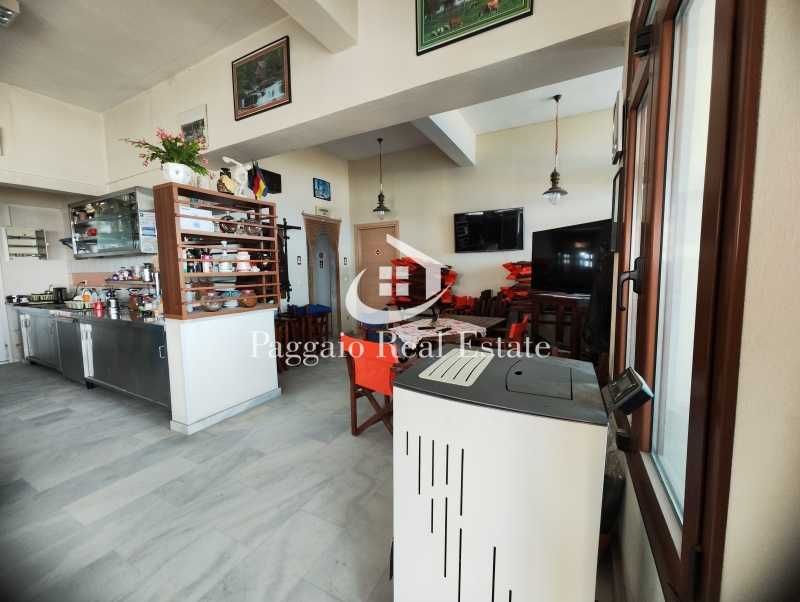 ПРОДАВА Бизнес сграда в Паралия Врасна