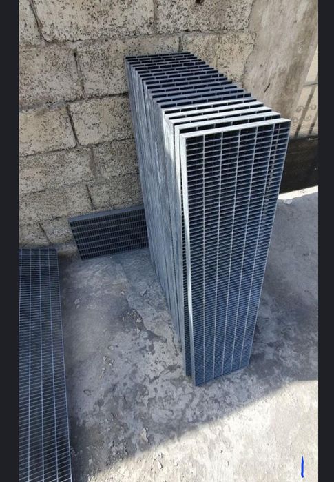 Vând trepte zincate la orice dimensiune pentru scări metalice facem la