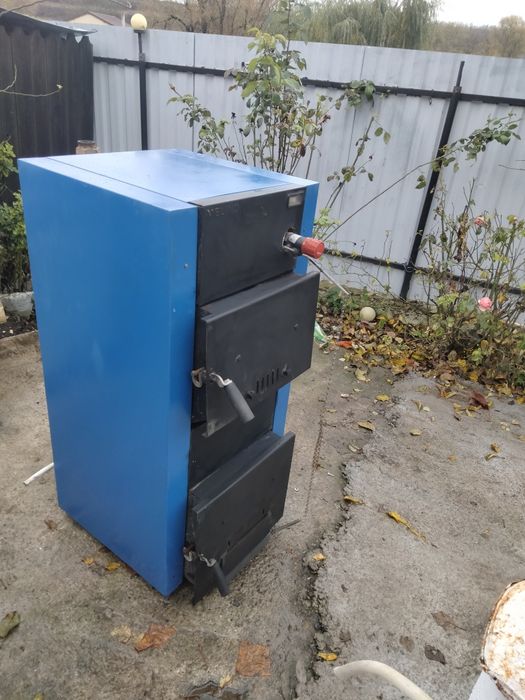 Vând centrală pe lemne!!