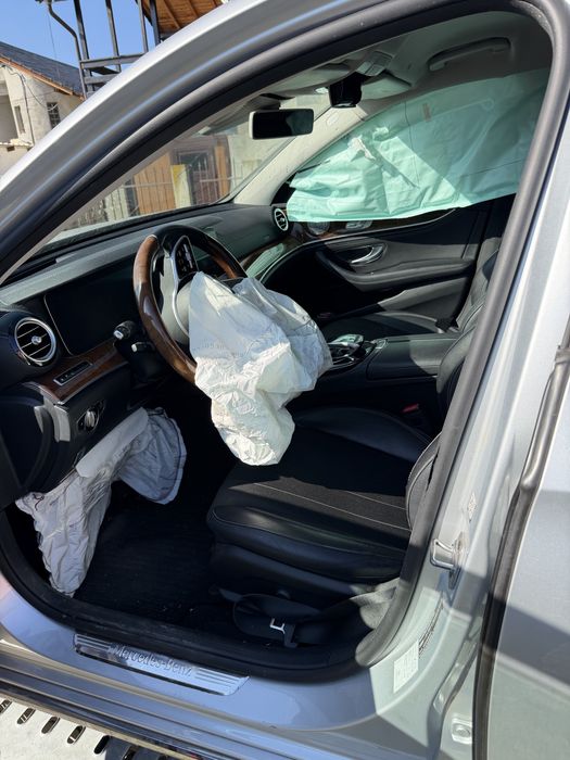 Vand Mercedes E 400 4 MATIC  *AVARIAT*