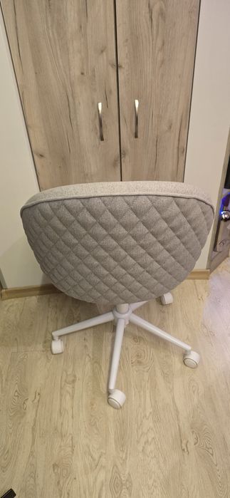 Офис стол на колелца jysk