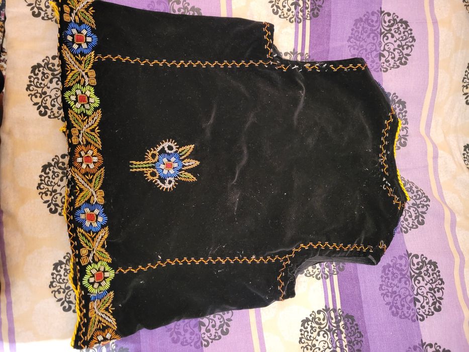 Vând vesta traditionala veche