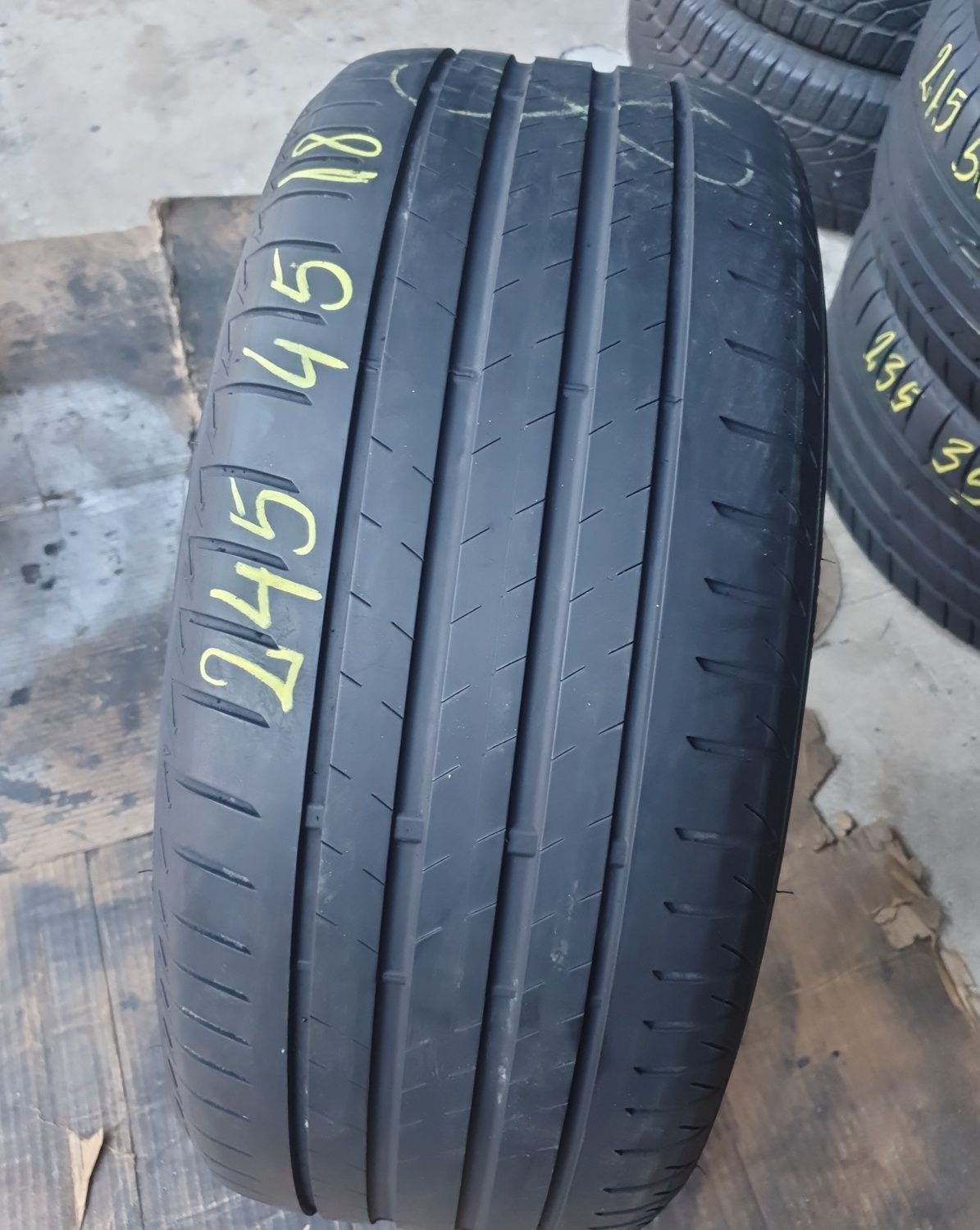 1 Anvelopa Vară Bridgestone 245 45 R18 impecabilă DOT 0621.