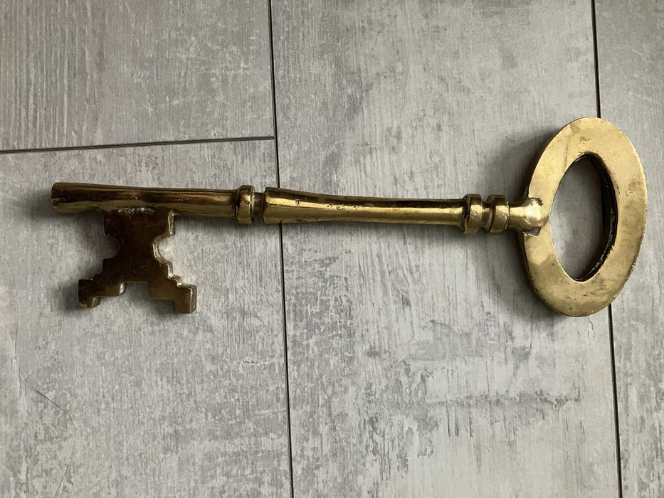 Месингов ключ и обувки с котета