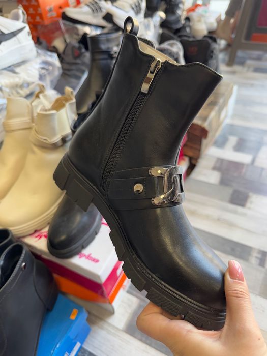 Нови боти на разпродажба от магазин