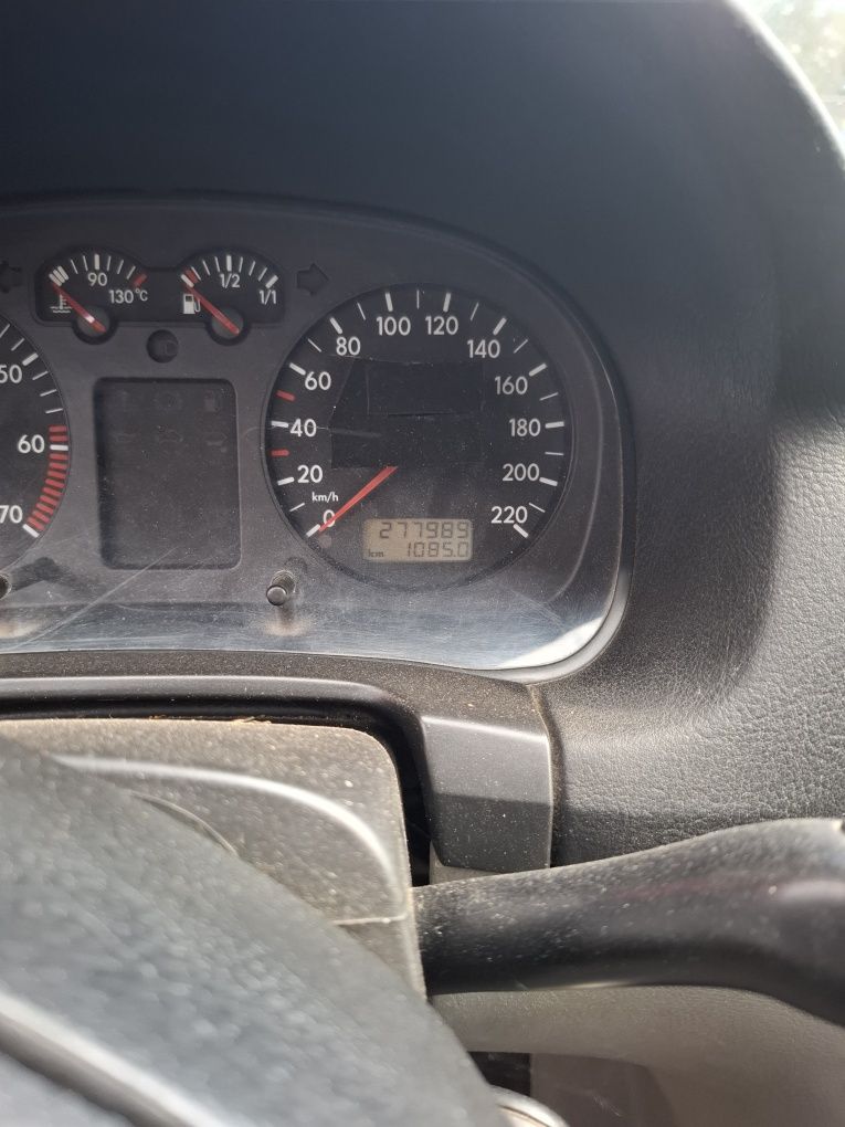 Vând Golf 4 an fabricație 2000