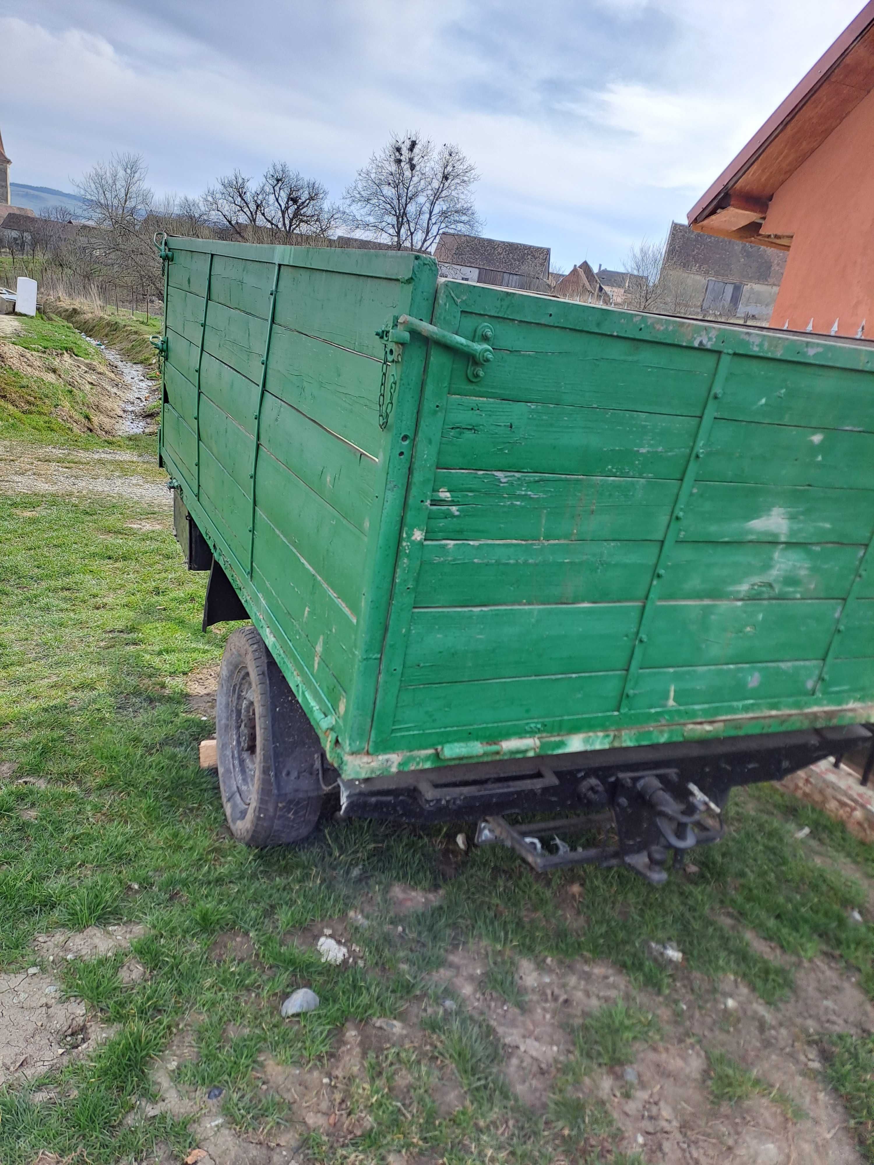 Remorcuța dupa tractor