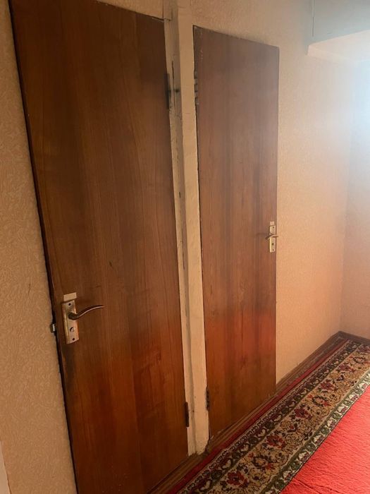 Продаются   деревянные   двери.   Б/у.