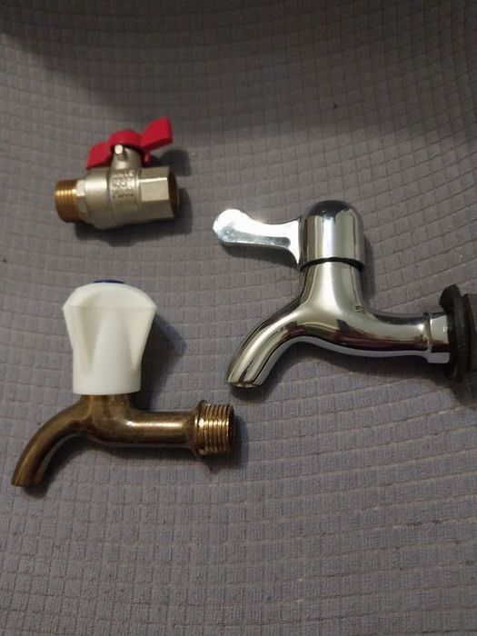 Продам краны новые3шт, Диски3шт.