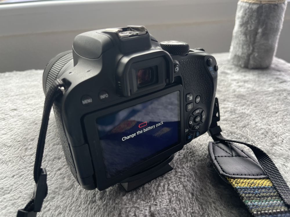 Canon EOS 800D dslr