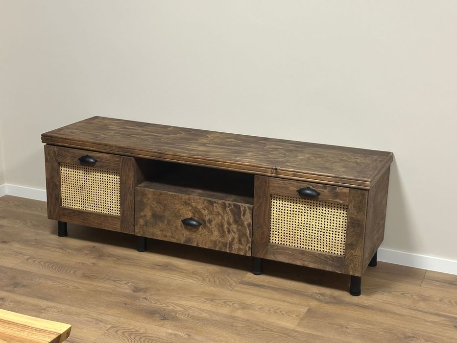 Тв шкаф от дърво