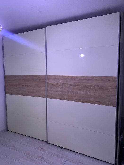 Vând dulap cu uși glisante