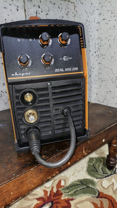 Полуавтомат Сварог реал миг 200, холати идеал янгидек турипти