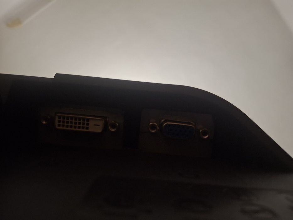 Пролам срочно 2 монитора абсолютно рабочие