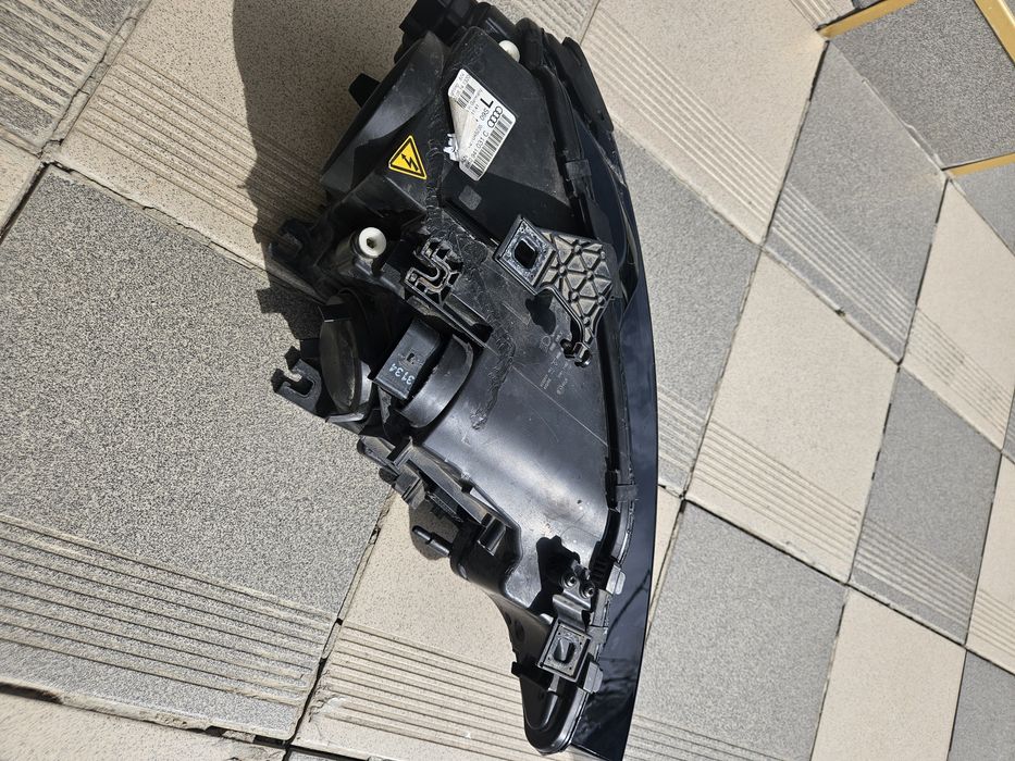 Vand far stanga xenon  Audi A4 B8